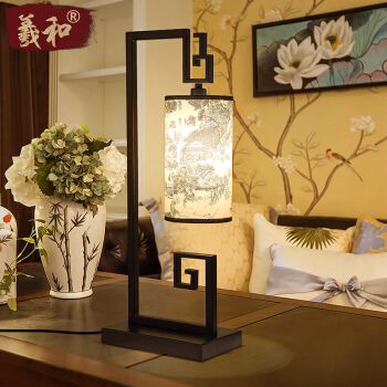 义和新中国式テ-ルブロック寝室のベッドのアイデア现代中国式テ-ルロック客间の古典见本室书斎ledテ-ブルの黄色の羊皮カバに光源の金がついています。